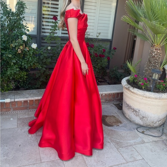 Jovani Red Off-the-Shoulder Ball Gown | Size 0 | Formal / Prom Dress - Picture 2 of 5